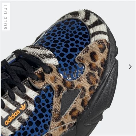 tenis adidas falcon animal print